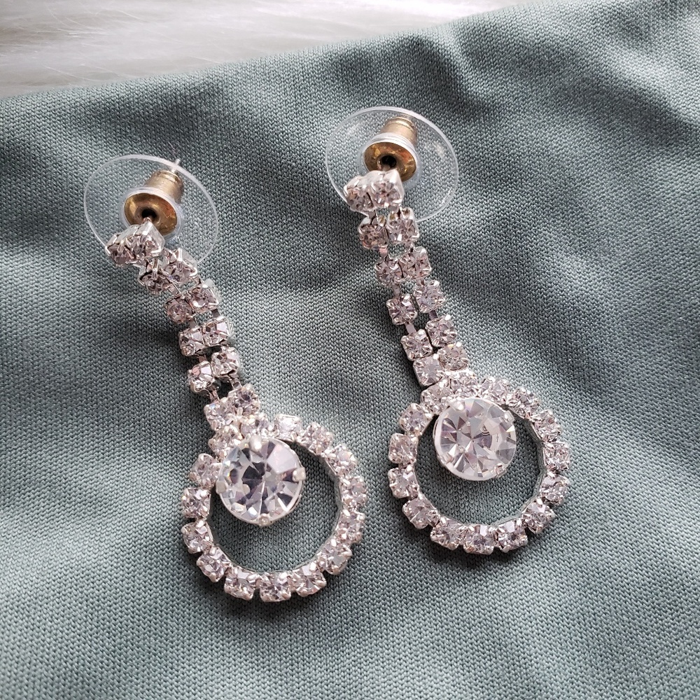 Rhinestone Diamond Sparkle Dangly Earrings - Picture 6 of 6